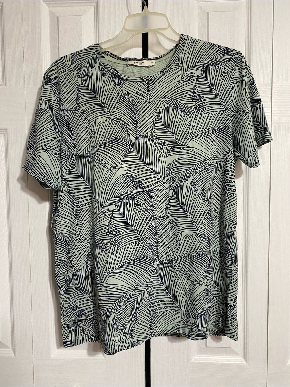 Premier by Jack & Jones leaf print tee shirt size XL